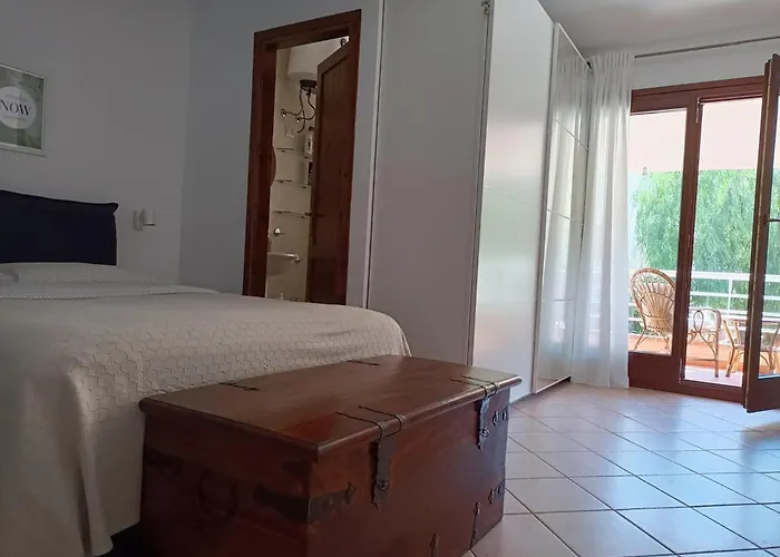 Апартаменти Magabu' - Swimming Pool And Free Parking